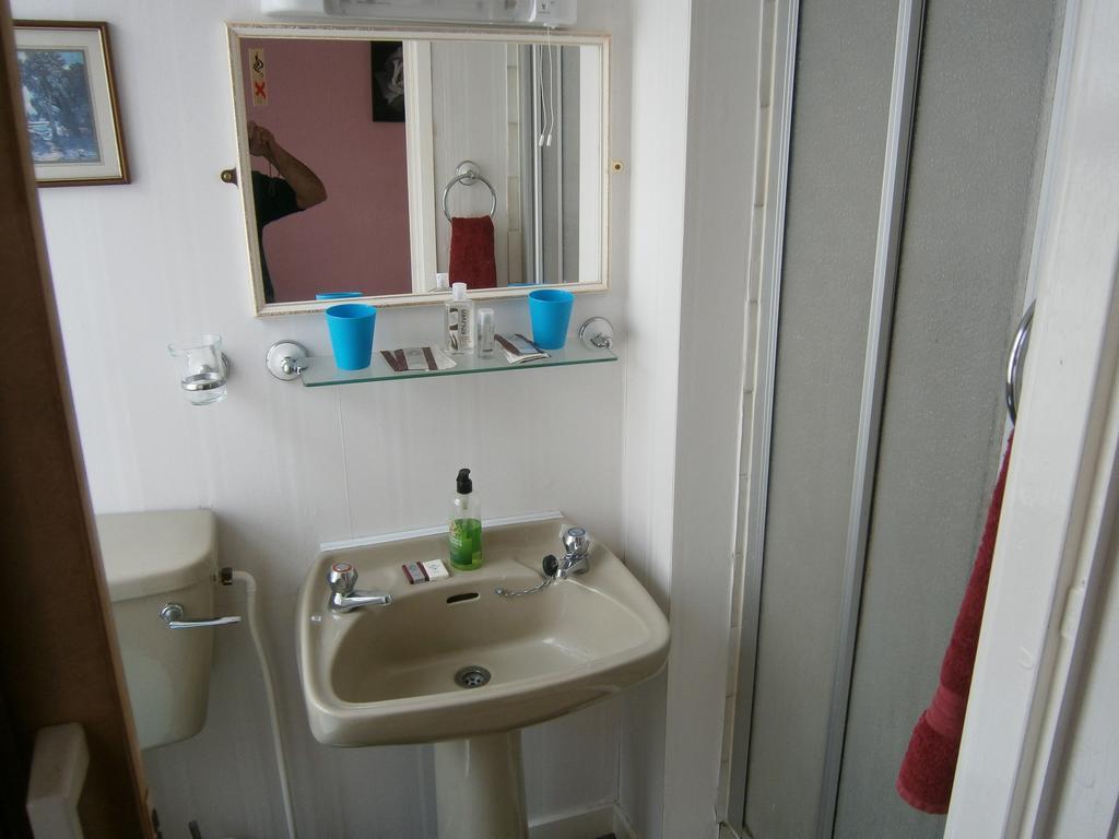 بلاكبول Guesthouse The Royale Hotel الغرفة الصورة